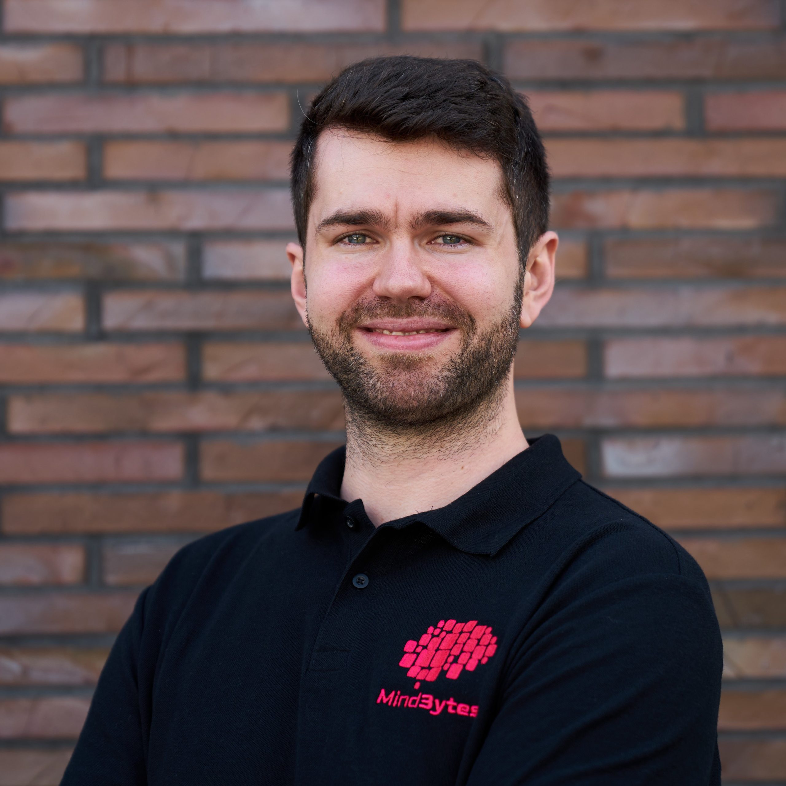 Christain von den MindBytes vor der Mauer